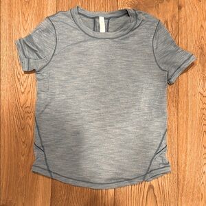 Women’s Lululemon size 2 shirt